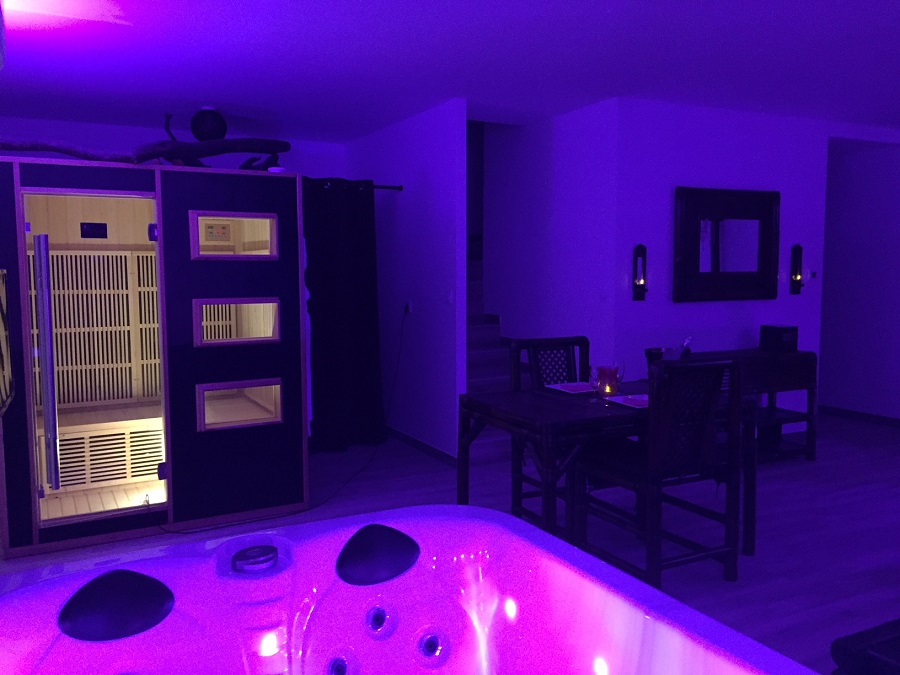 L'INSTANT ROMANTIQUE - Suites avec jacuzzi et sauna privatifs
