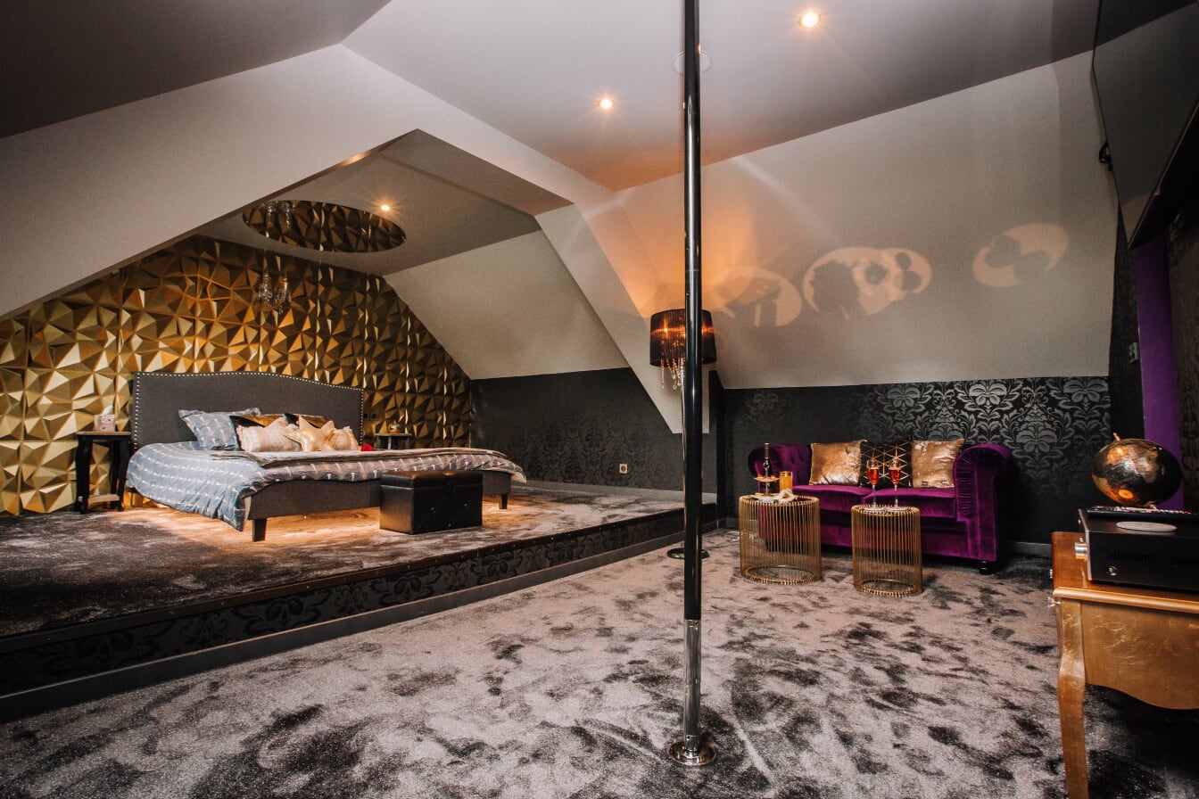 Un luxueux loft érotique en Bretagne, pour passer une folle nuit en  amoureux