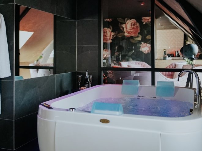 Un luxueux loft érotique en Bretagne, pour passer une folle nuit en  amoureux