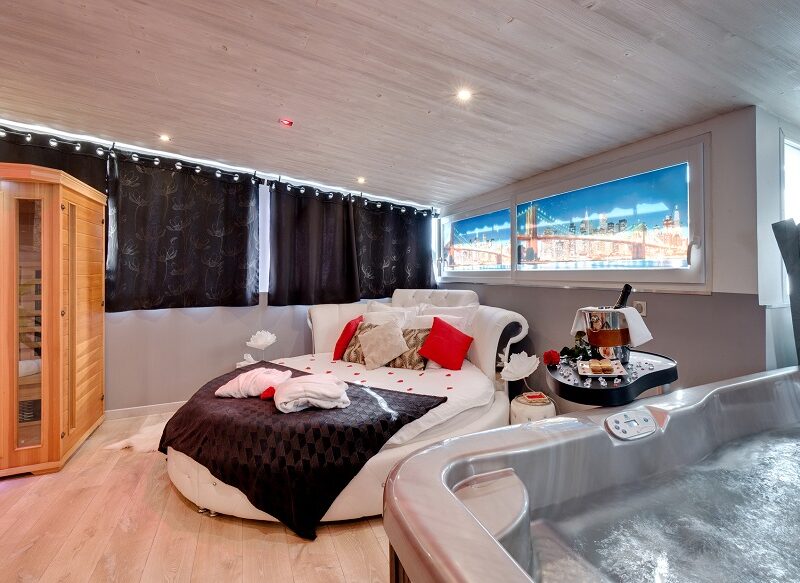 SUITE BROOKLYN AVEC JACUZZI PRIVATIF