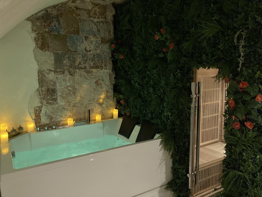 Moment Aixois Suite romantique avec jacuzzi privatif et sauna à Aix