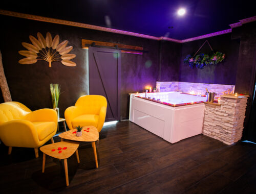 LE LODGE DES CHARMES espace Jacuzzi