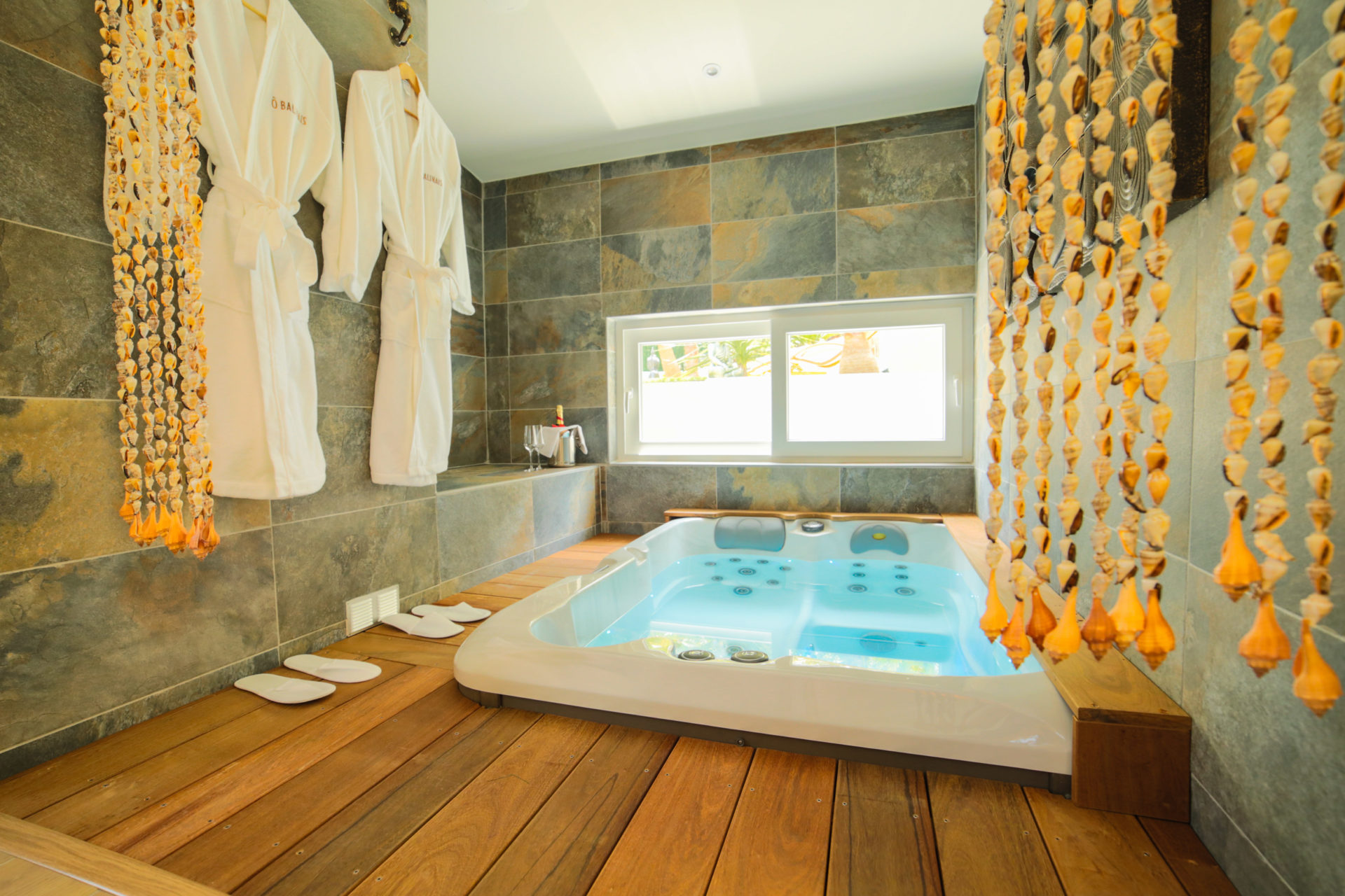Succombez au luxe de notre vrai jacuzzi