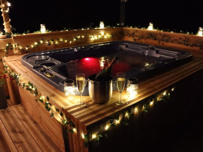 GLAMPING DOME LES CIGALES - Bulle avec jacuzzi privatif