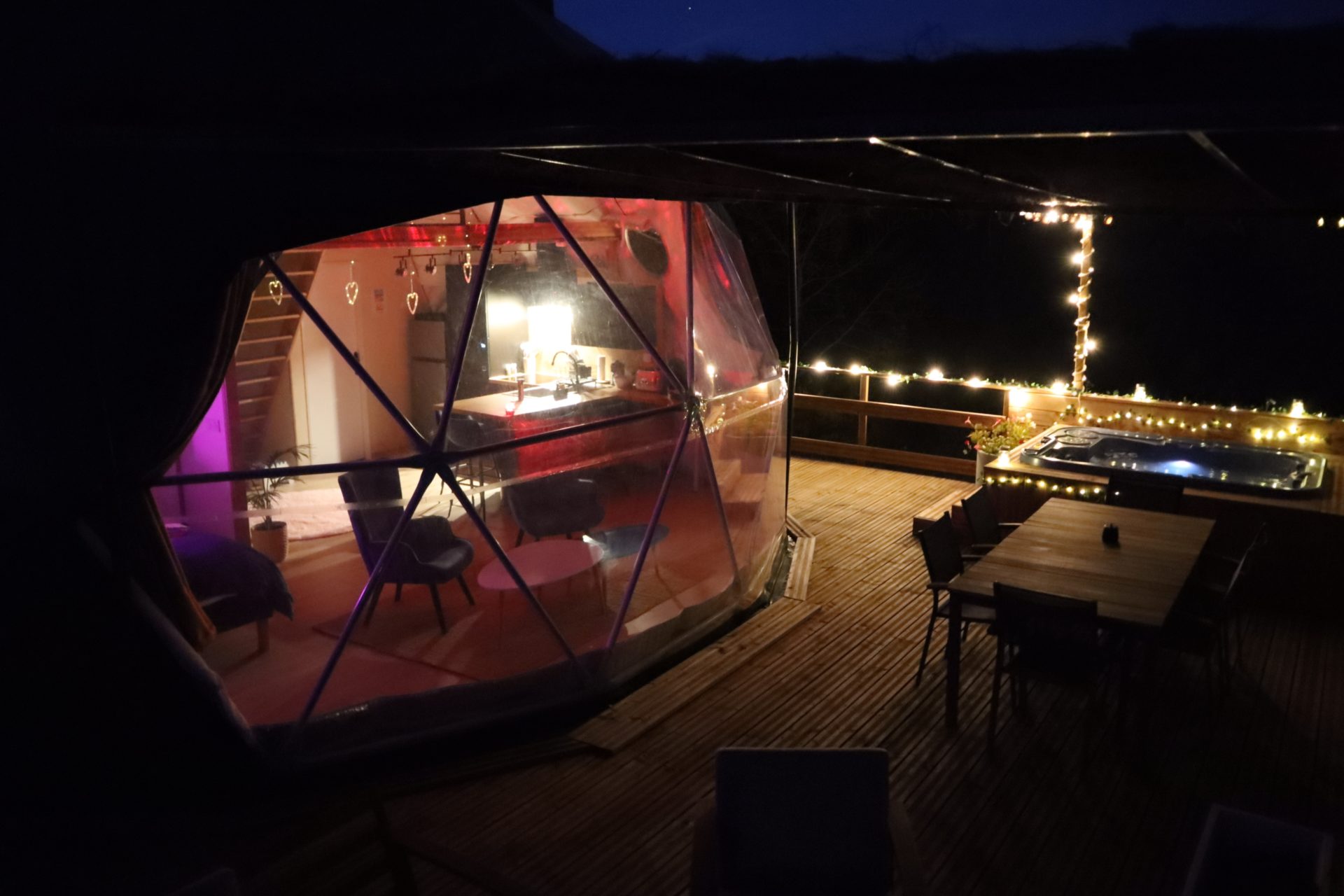 GLAMPING DOME LES CIGALES - Bulle avec jacuzzi privatif