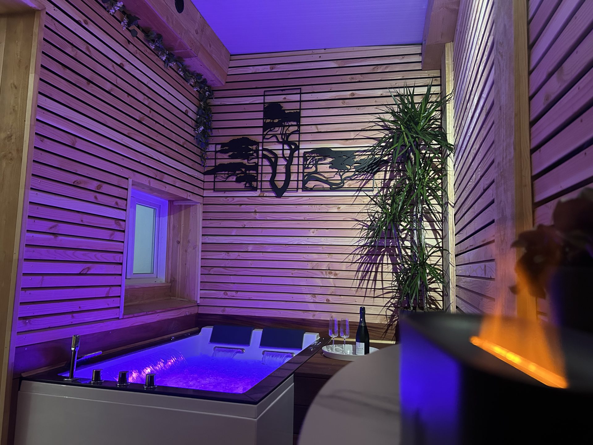 L INSTANT DURAS jacuzzi