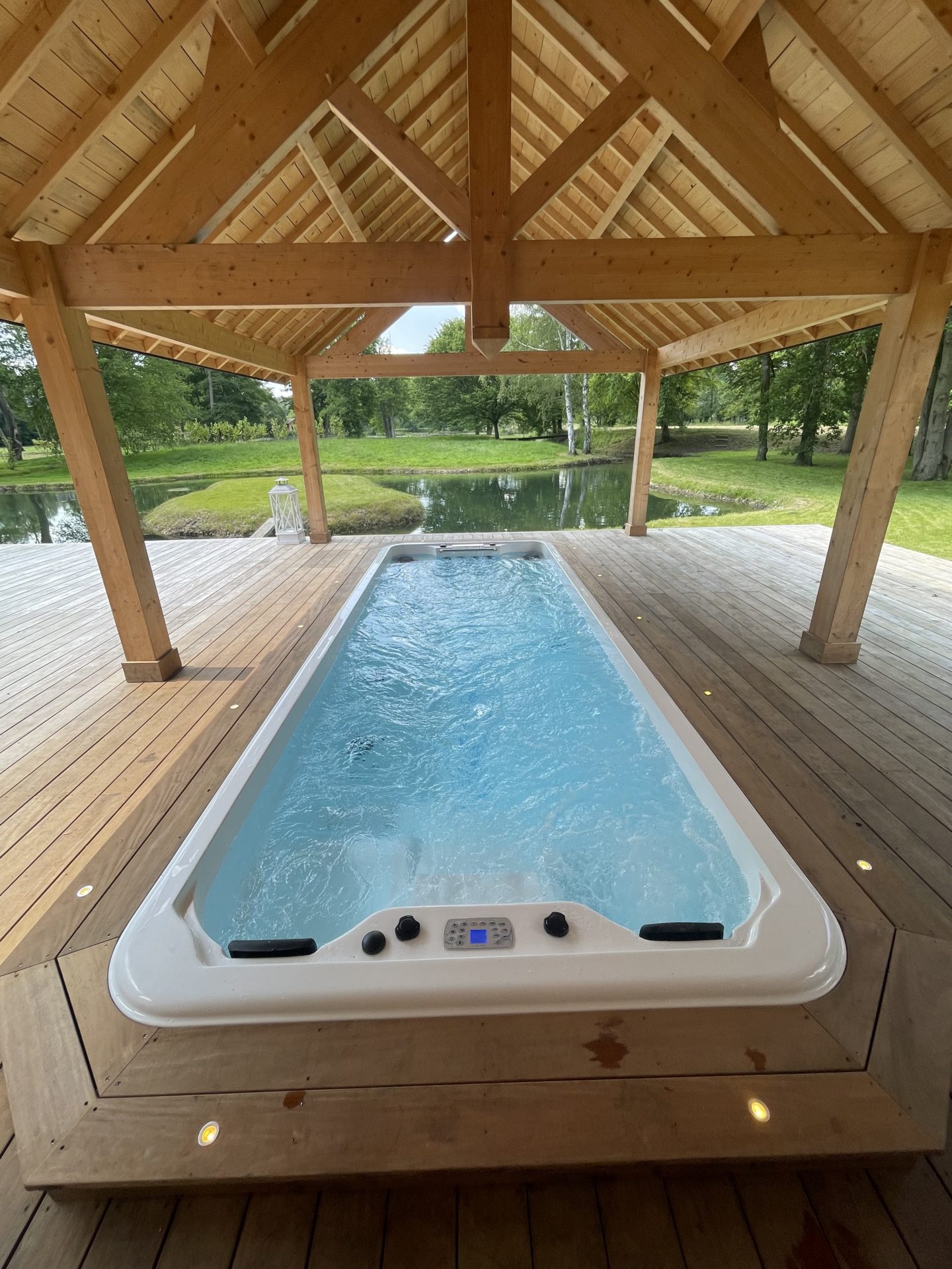 Spa de nage de 6 m sous carport