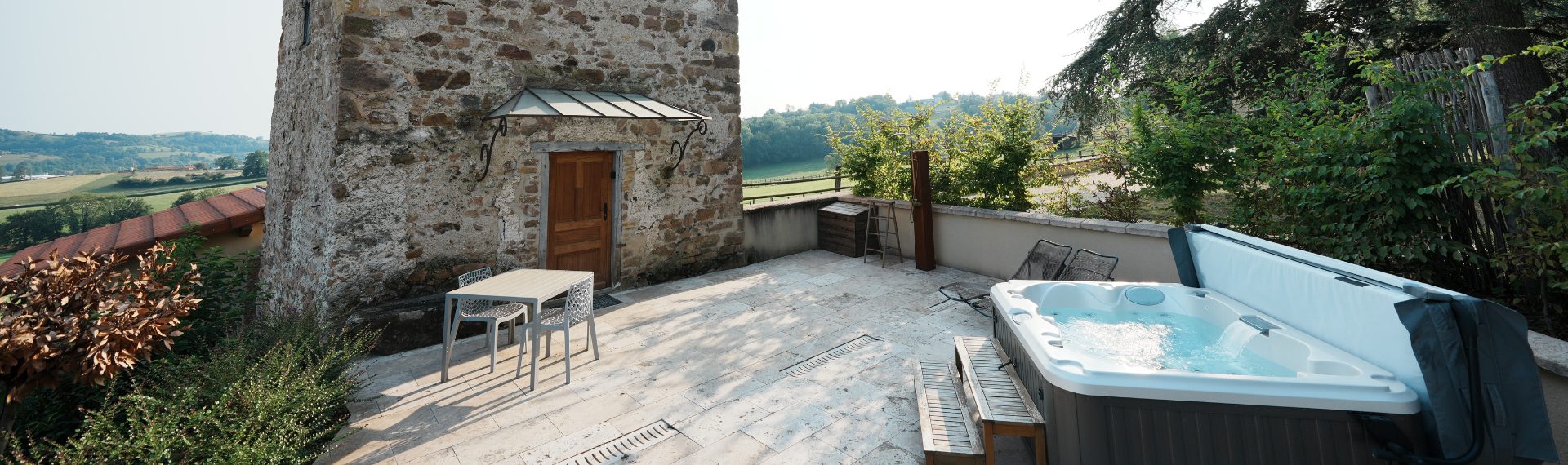 chateau de laforest jacuzzi privatif exterieur